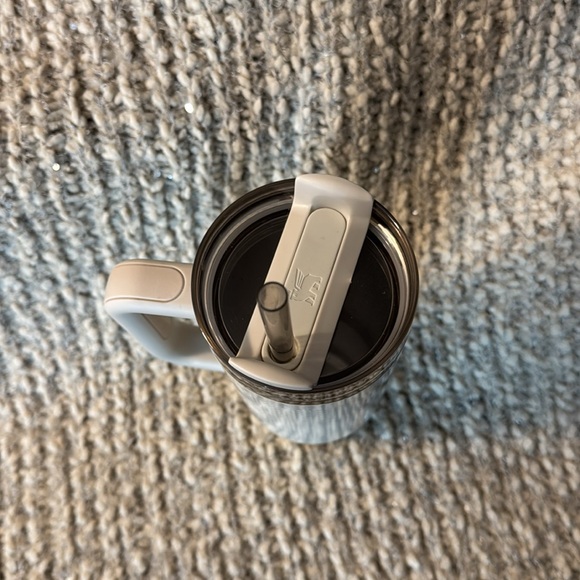 Stanley x Calia Cream/Gold Tumbler with Handle and Straw - Picture 5 of 6